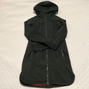 Hunter green lululemon rain jacket